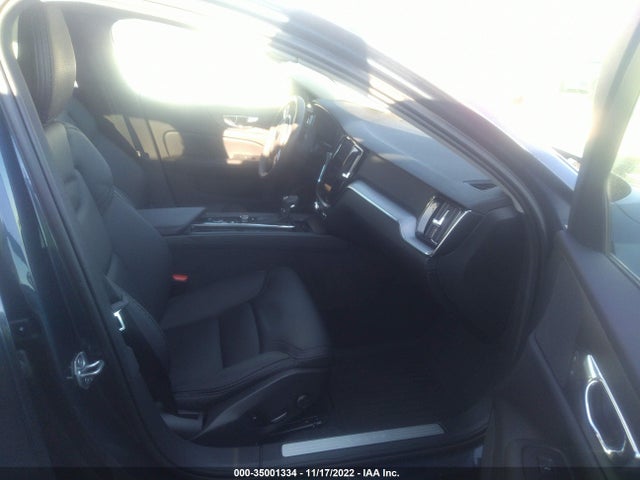 2020 Volvo V60, VIN: YV4102WKXL1039828