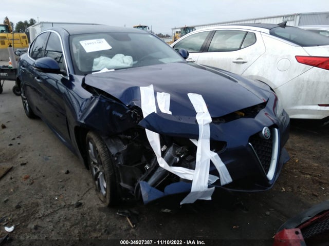 2017 Alfa Romeo Giulia, VIN: ZARFAEBNXH7553227
