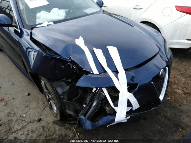 2017 Alfa Romeo Giulia, VIN: ZARFAEBNXH7553227