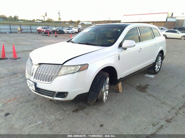 Lincoln MKT 2010 2LMHJ5FR5ABJ18628 Image 2