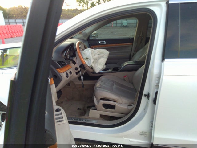 Lincoln MKT 2010 2LMHJ5FR5ABJ18628 Image 6