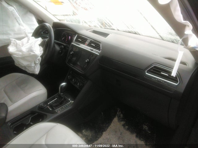 2018 Volkswagen Tiguan, VIN: 3VV4B7AX1JM142115
