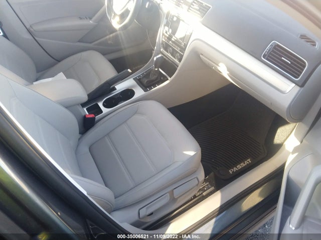 1VWLA7A35KC005155 Volkswagen Passat 2.0t Wolfsburg Edition