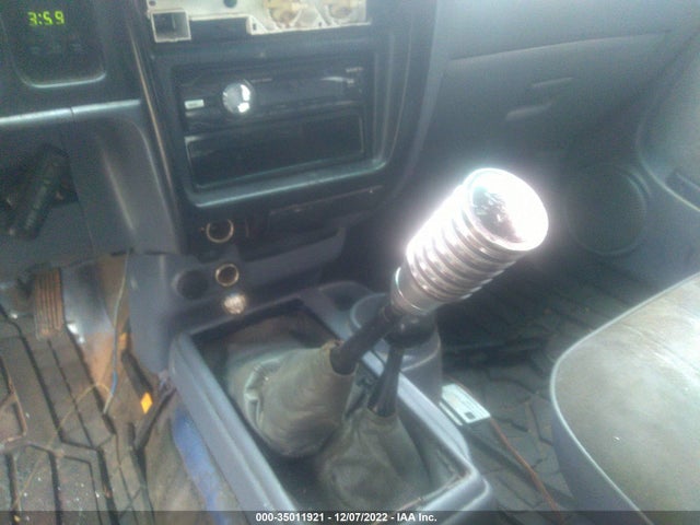 2000 TOYOTA TACOMA VIN: 4TAWN72N7YZ664313