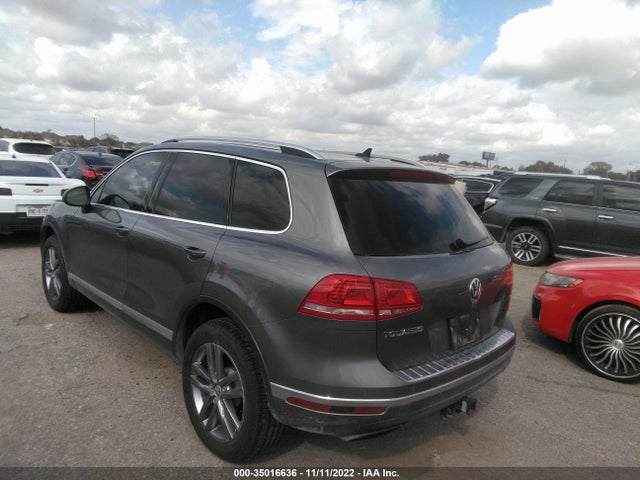 2016 Volkswagen Touareg, VIN: WVGEF9BP5GD008516