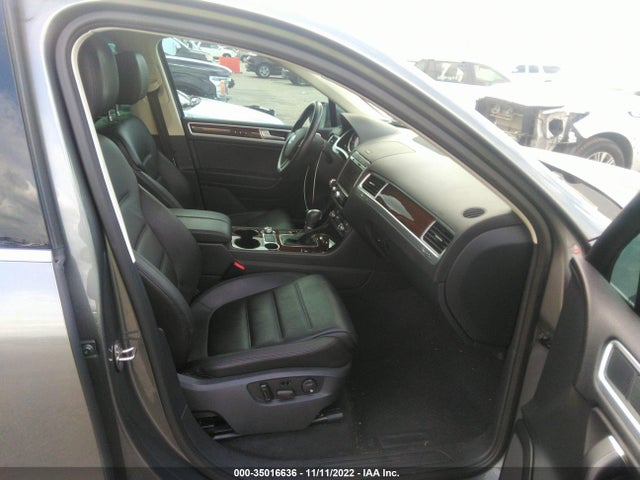 2016 Volkswagen Touareg, VIN: WVGEF9BP5GD008516