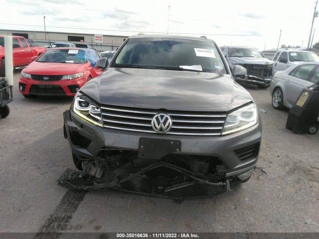 2016 Volkswagen Touareg, VIN: WVGEF9BP5GD008516