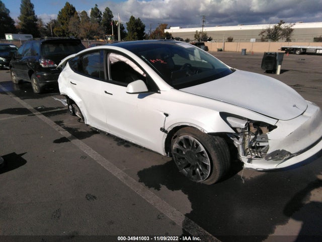 Tesla Model Y Long Range 2021 5YJYGDEEXMF269592 main image