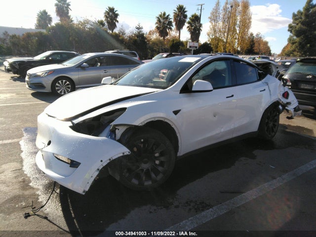 Tesla Model Y Long Range 2021 5YJYGDEEXMF269592 Image 2