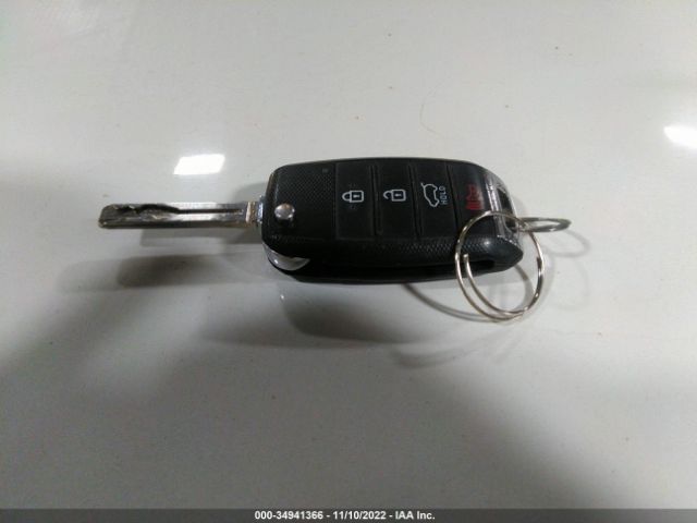 KNDPMCAC9J7318415 KIA Sportage Lx