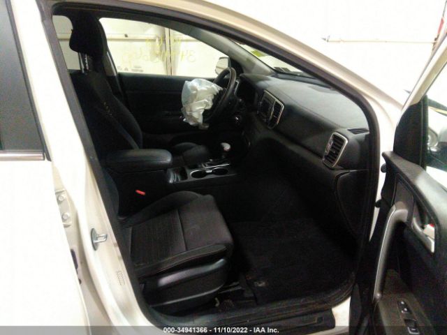 KNDPMCAC9J7318415 KIA Sportage Lx