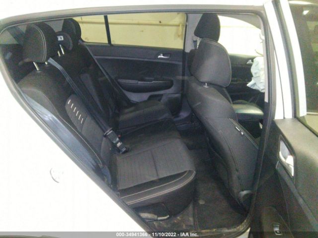 KNDPMCAC9J7318415 KIA Sportage Lx