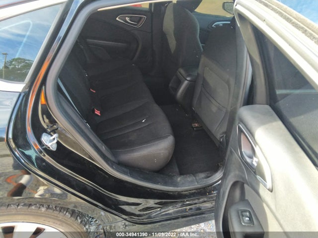 1C3CCCFB3FN588653 Chrysler 200 LX