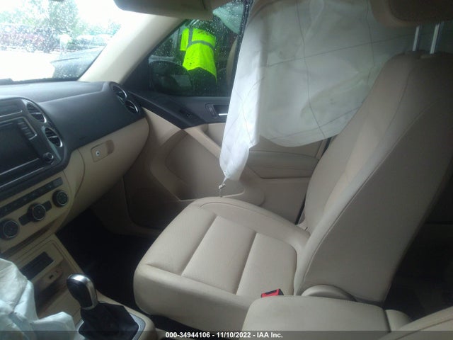 2017 Volkswagen Tiguan, VIN: WVGAV7AX7HK040761