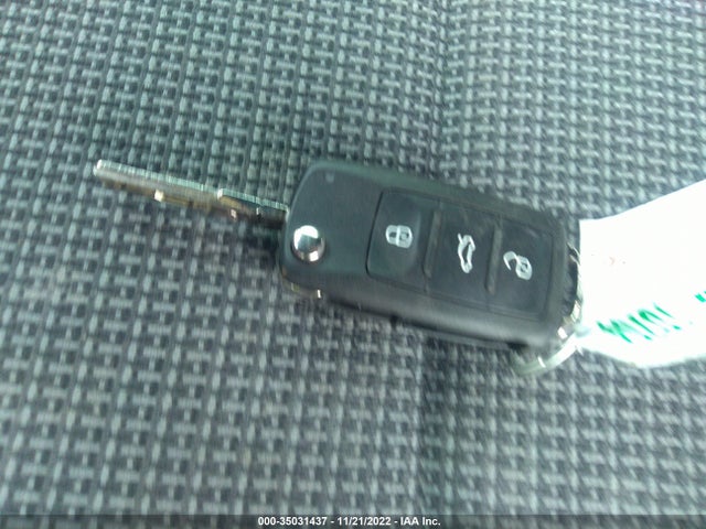 2019 Volkswagen Beetle, VIN: 3VWFD7AT9KM719101
