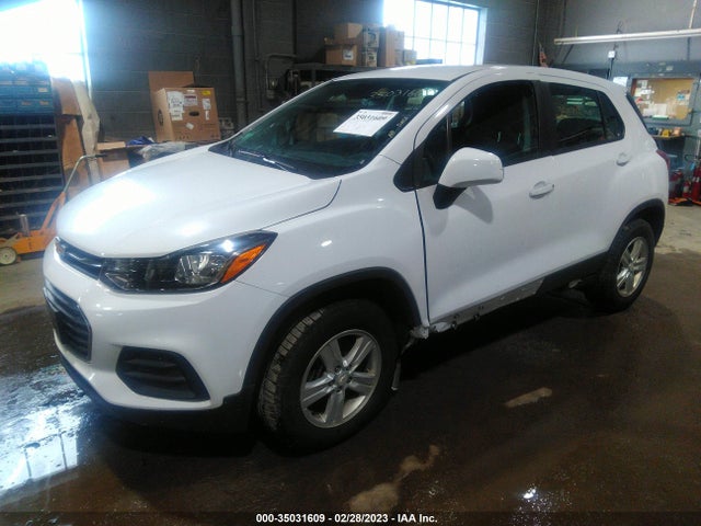 Chevrolet TRAX LS 2020 3GNCJNSB9LL162780 Image 2