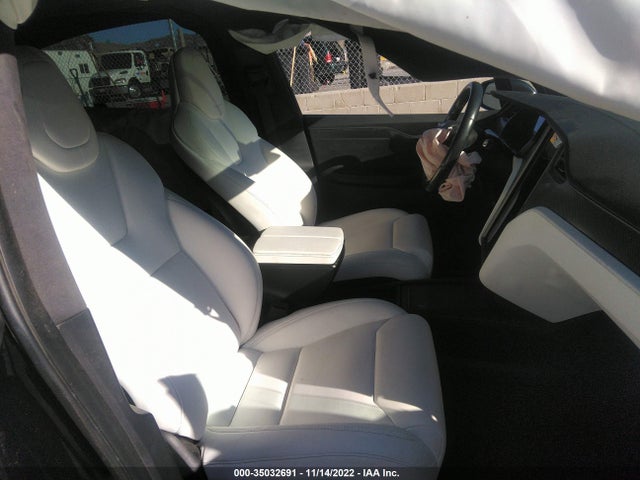 2019 Tesla Model X, VIN: 5YJXCBE28KF141639