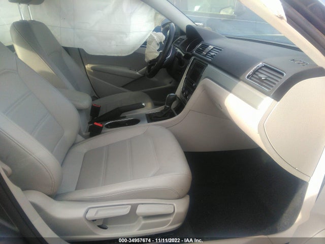 1VWLA7A3XKC000811 Volkswagen Passat 2.0t Wolfsburg Edition