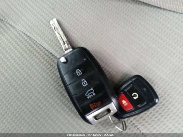 5XYKT3A60FG634495 KIA SORENTO LX