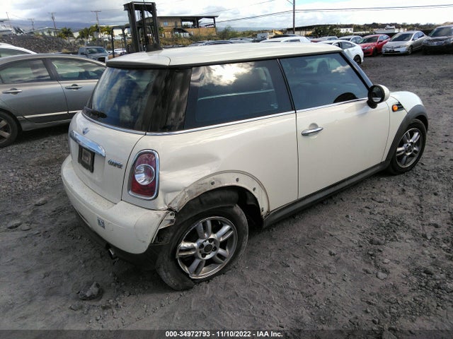 2013 MINI COOPER HARDTOP VIN: WMWSU3C55DT678461