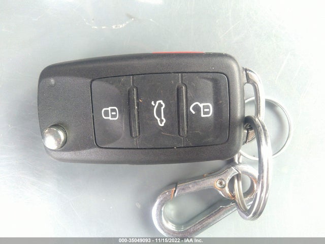 2018 Volkswagen Beetle, VIN: 3VWJD7AT6JM710834