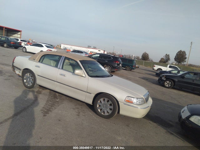 Lincoln Town Car Signature Limited 2005 1LNHM82W35Y651313 главное изображение