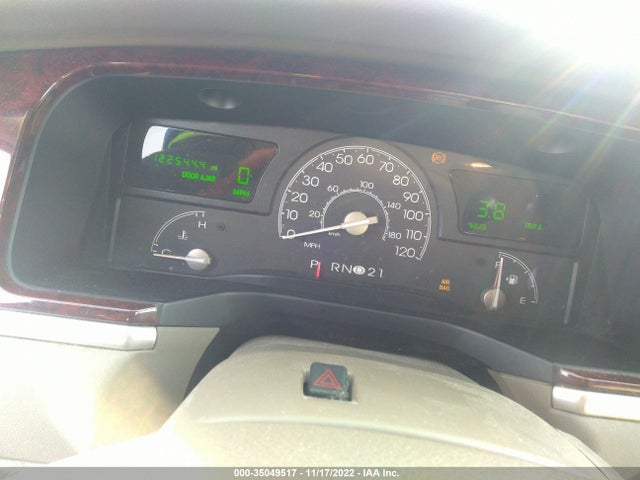 2005 LINCOLN TOWN CAR SIGNATURE LIMITED VIN: 1LNHM82W35Y651313