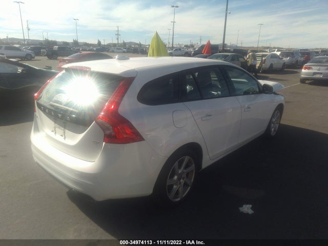 2015 Volvo V60, VIN: YV140MEJ9F1223158