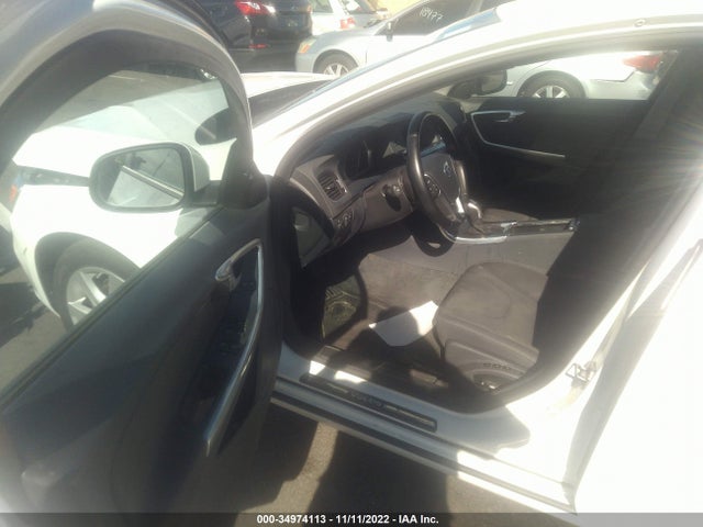 2015 Volvo V60, VIN: YV140MEJ9F1223158