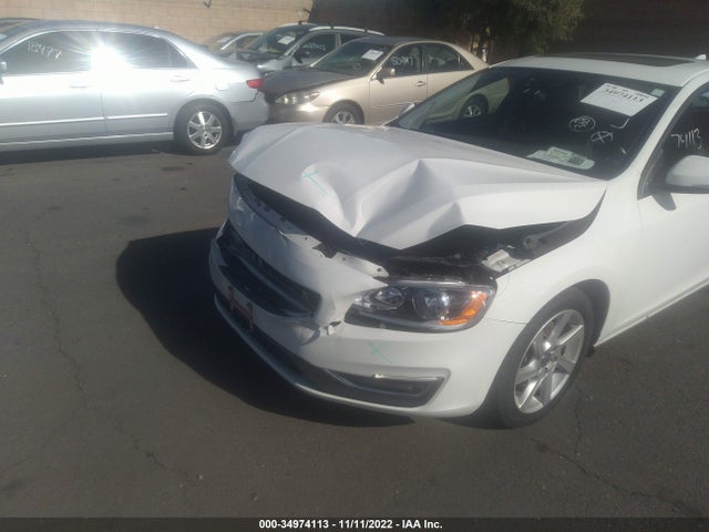 2015 Volvo V60, VIN: YV140MEJ9F1223158