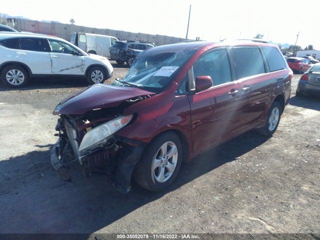Toyota SIENNA LE 2017 5TDKZ3DC5HS829191 Image 2
