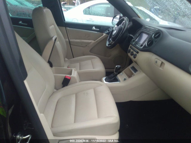 WVGBV7AX7GW057085 Volkswagen Tiguan