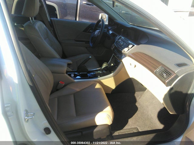 2017 Honda Accord, VIN: JHMCR6F3XHC016142