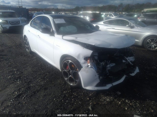 2022 Alfa Romeo Giulia, VIN: ZARFANBN8N7655301