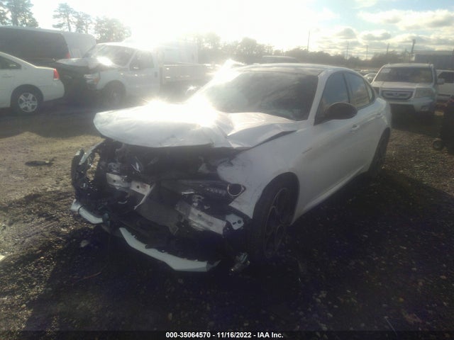 2022 Alfa Romeo Giulia, VIN: ZARFANBN8N7655301