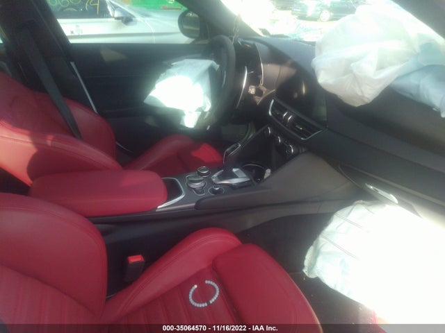 2022 Alfa Romeo Giulia, VIN: ZARFANBN8N7655301