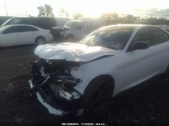 2022 Alfa Romeo Giulia, VIN: ZARFANBN8N7655301