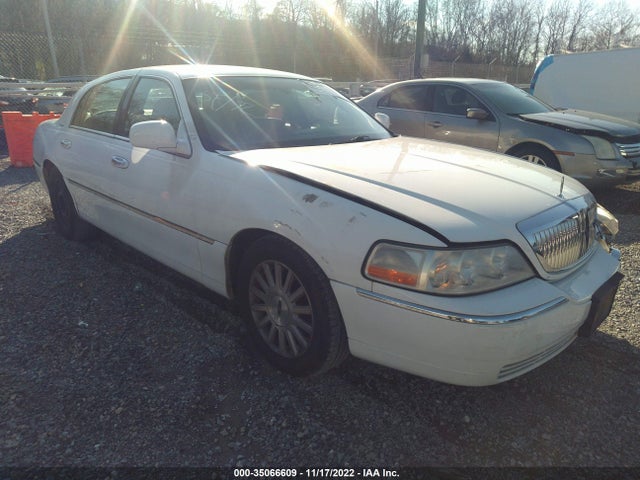 Lincoln Town Car Executive 2003 1LNHM81W53Y690113 головне зображення