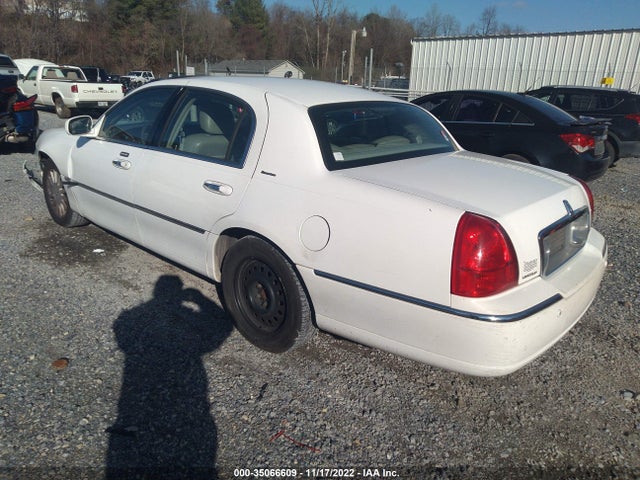 Lincoln Town Car Executive 2003 1LNHM81W53Y690113 Image 4