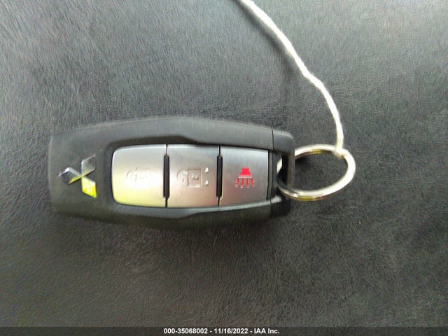 JA4J3TA80NZ019386 Mitsubishi Outlander Es