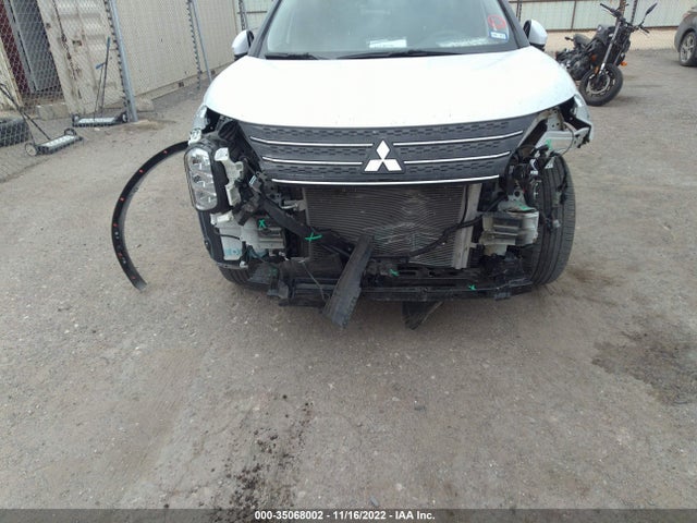 JA4J3TA80NZ019386 Mitsubishi Outlander Es