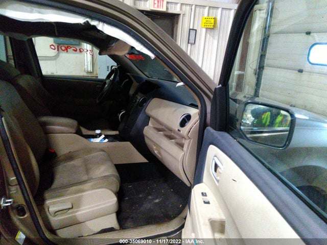 2011 HONDA PILOT LX VIN: 5FNYF3H28BB034281