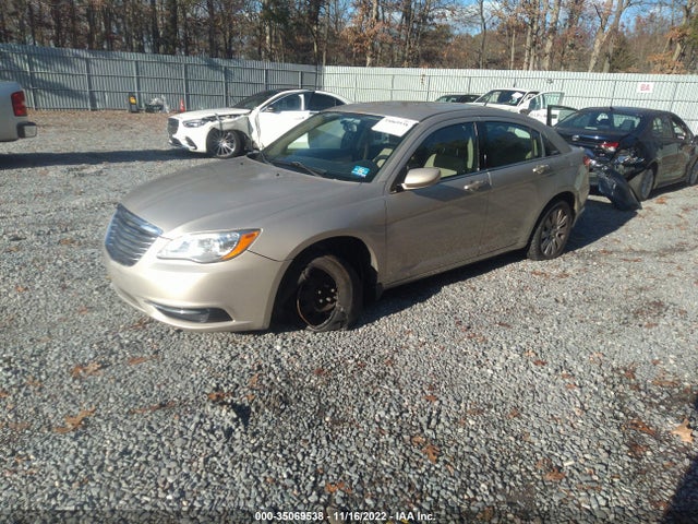 Chrysler 200 2013 1C3CCBAG3DN722264 Image 2