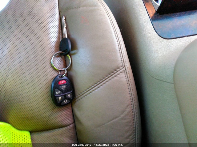 GMC YUKON XL DENALI 2011 1GKS2MEFXBR186124 Image 3