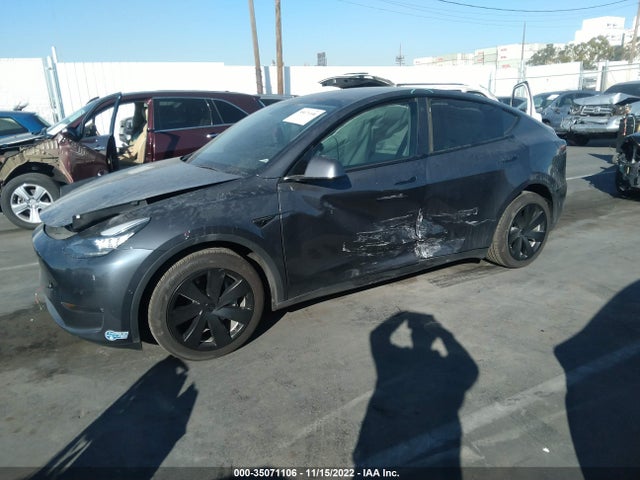 Tesla Model Y Long Range 2021 5YJYGDEE6MF201676 Image 2