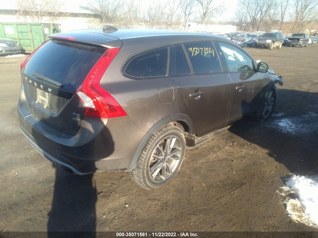2015 Volvo V60, VIN: YV4612HK1F1000579