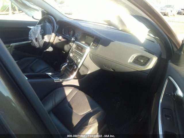 2015 Volvo V60, VIN: YV4612HK1F1000579