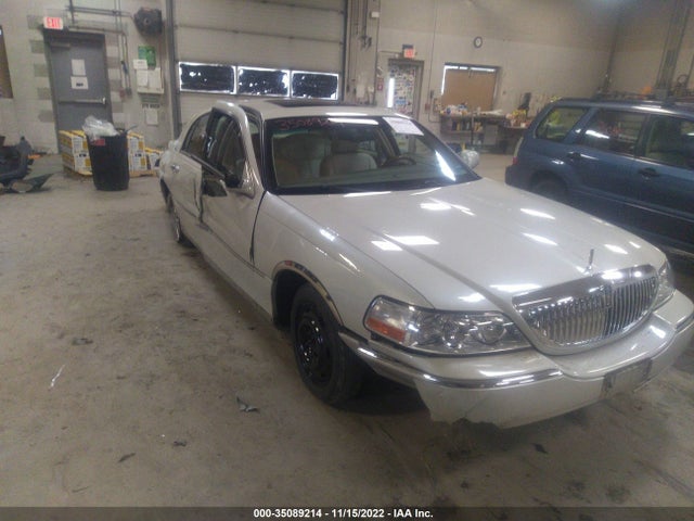 Lincoln Town Car Ultimate 2004 1LNHM83W44Y612310 головне зображення