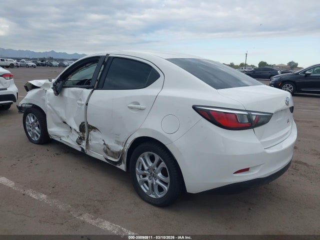 3MYDLBYV1HY155678 Toyota YARIS IA