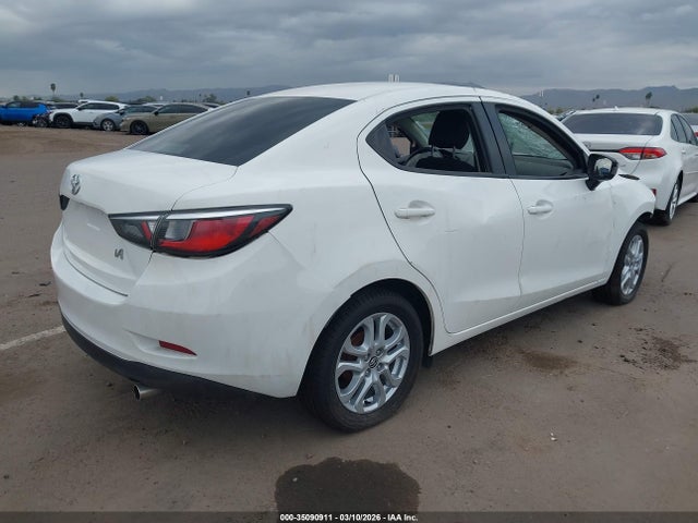 3MYDLBYV1HY155678 Toyota YARIS IA